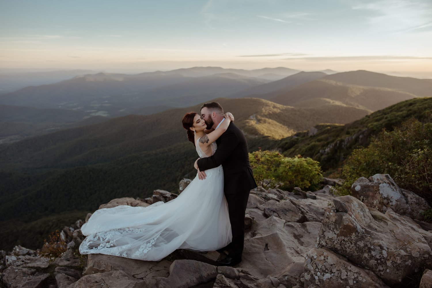 Summer+Sunrise+Elopement+on+Stony+Man+Summit+_+Virginia+Elopement+Photographer32-1.jpg