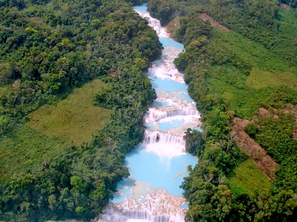 cascadas de agua azul - source: taringa.net