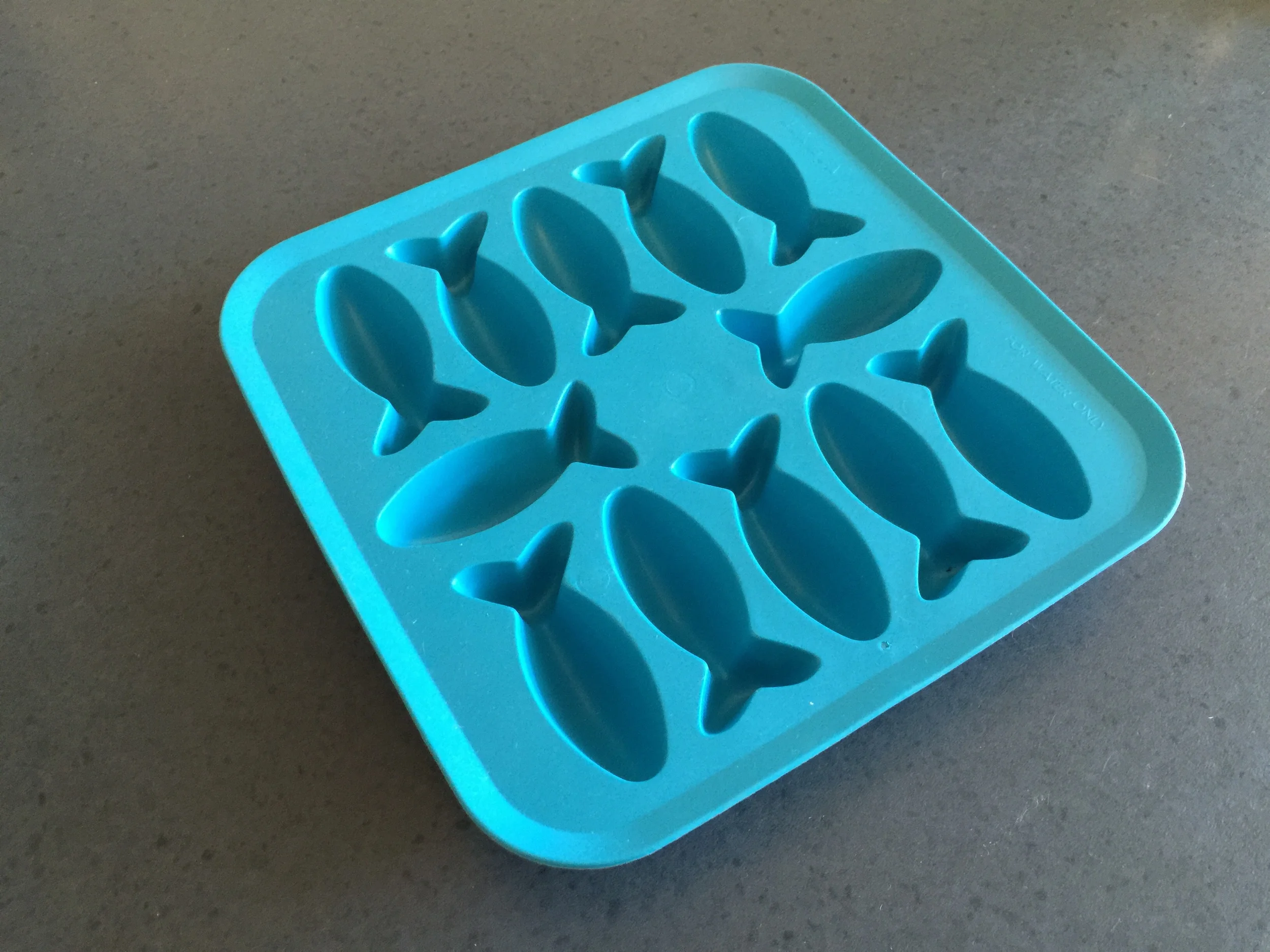 Okee doke!! Here is one of my most favoritist freezy water trays!! Yes!! They look like fishies, guys!! Isn't that 'MAZING!! Yup!! Plus it is alreadytimes making me HUNGRY in my bellyparts!! .......