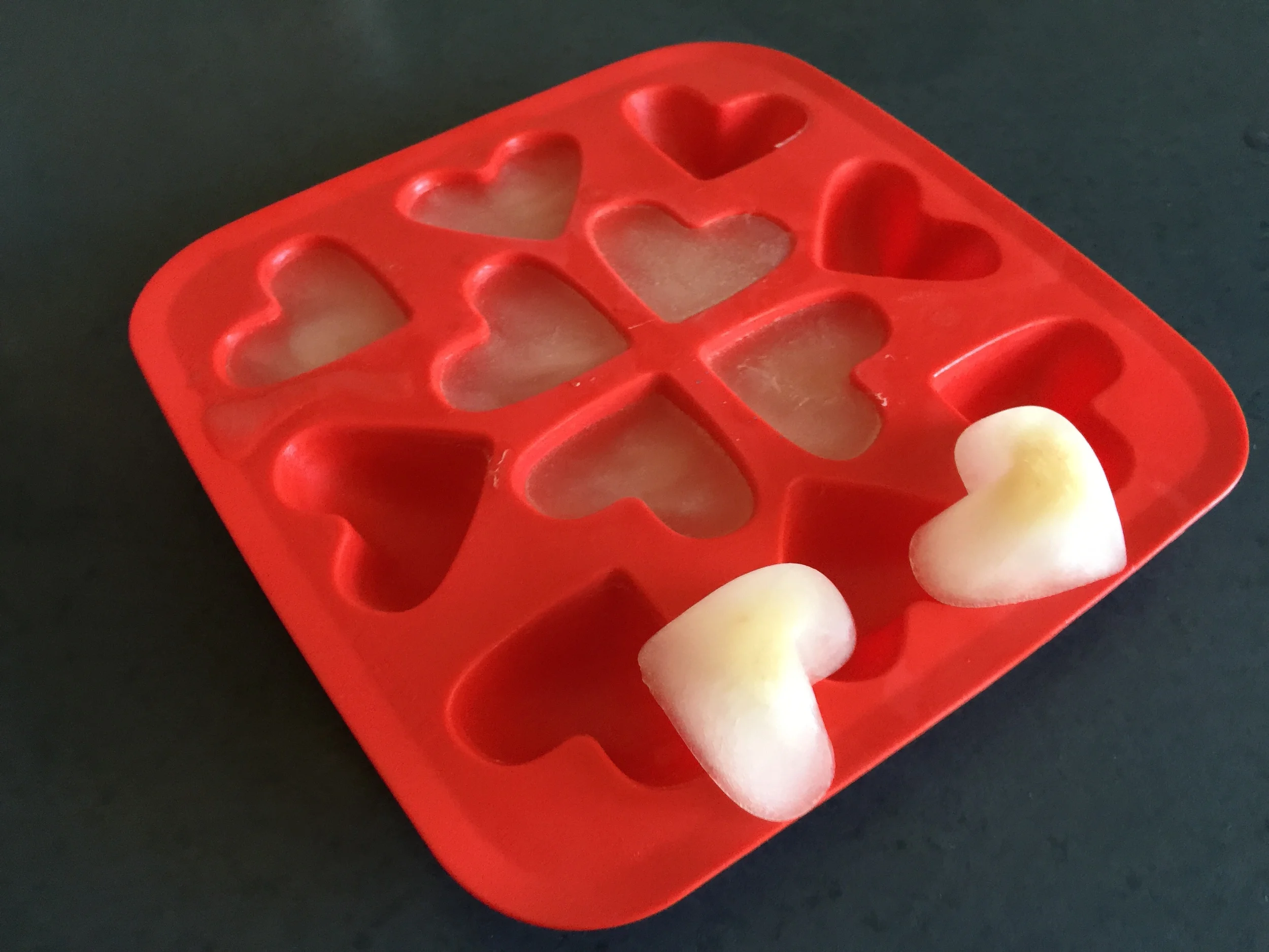 Here is some that are already freezy!! This is our HappyHeart-shaped ones!! Mum has popped out one for me plus one for Mirabelle!! ...............