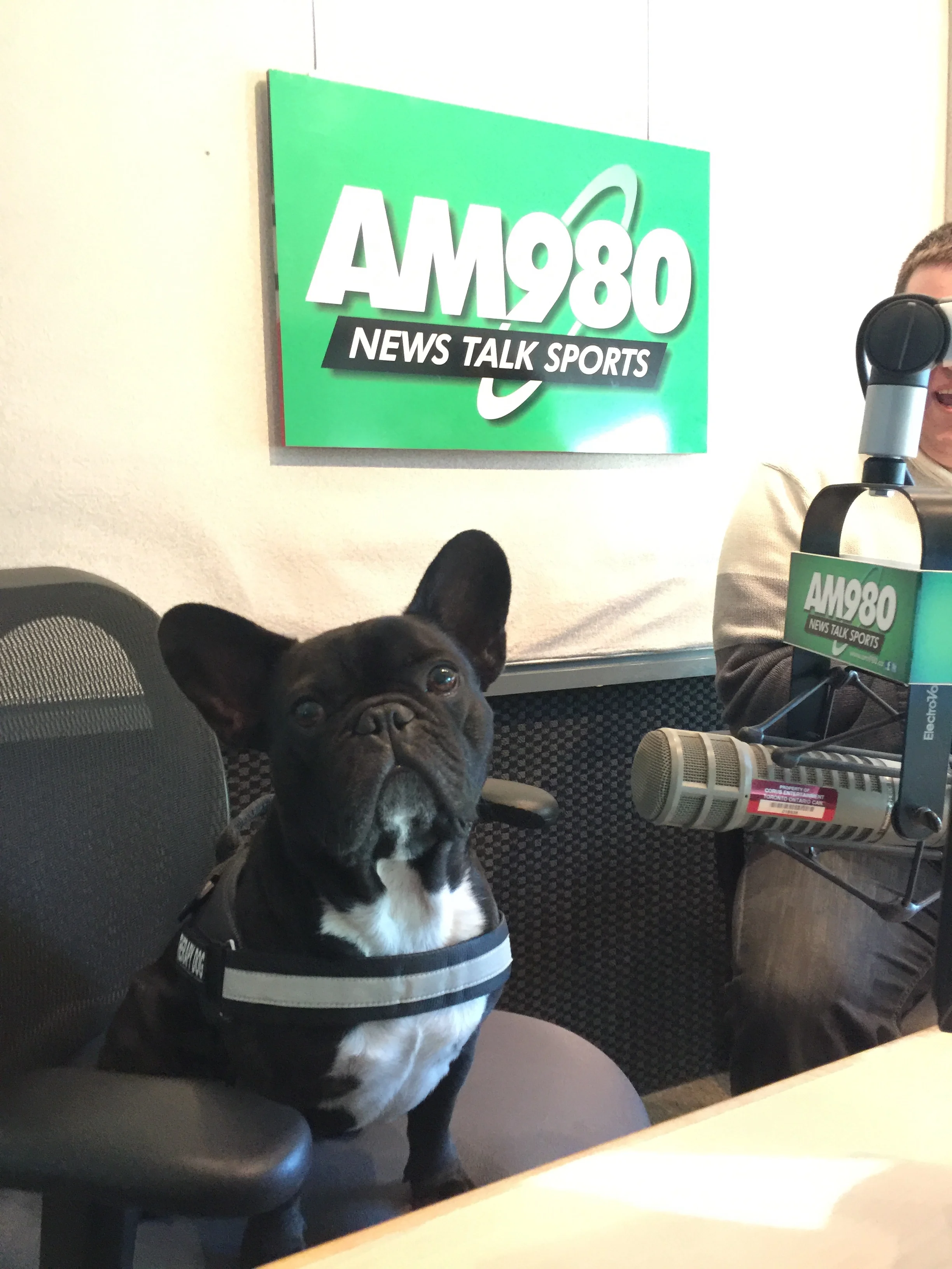 ME ON THE AM 980 RADIOSHOW!! (13 photos) 