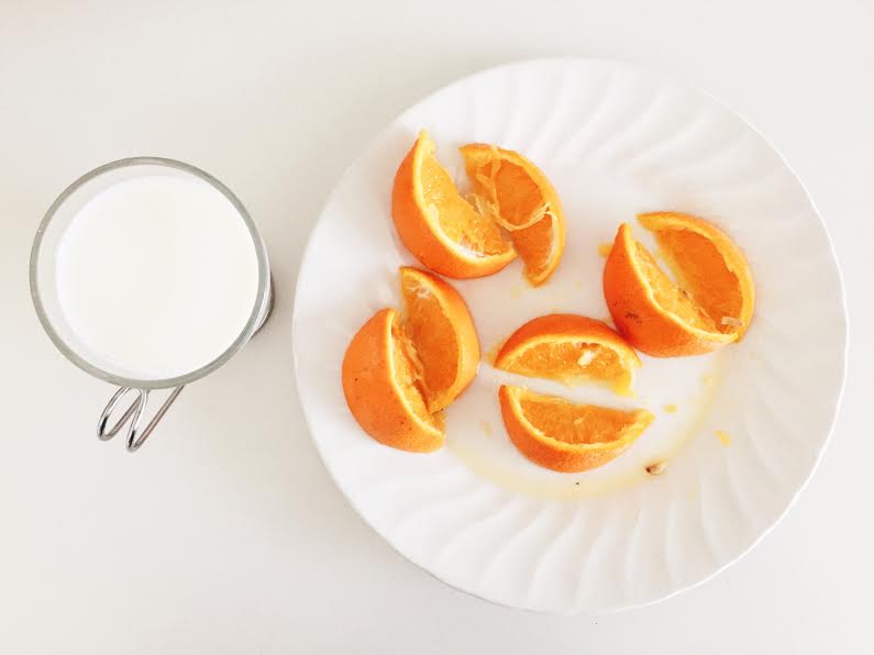 5.11 / 12:13 post meridiem // I've been trying to workout 3 times a week here and this is one of my go to post-workout snacks. Sometimes my schedule gets a bit crazy trying to juggle the kids' school days. After I workout, I eat a snack and wait to eat lunch at 2:30. Lunch and dinner here are late. Sometimes we don't eat dinner until 10 pm. The kids never eat out of the fruit bowl which is fine because that's more fruit for me. It's full of pears, apples, oranges, kiwis, and bananas. 