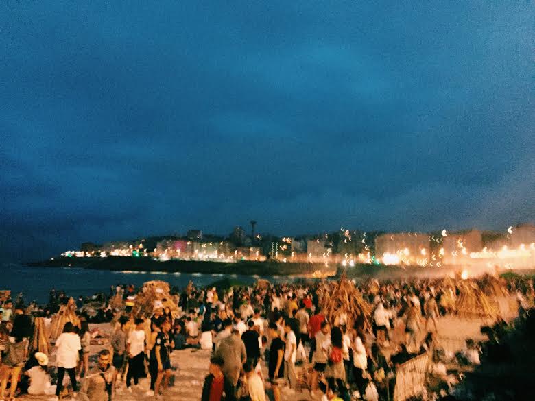 Blurry, I know, but just look at that crowd. Approximately 10:46 pm upon arrival.