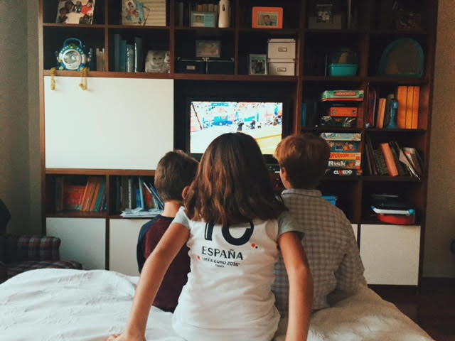 6.22 / 10:10 post meridiem // siblings watching Spain play. Spain lost to Croatia in the last few minutes. 