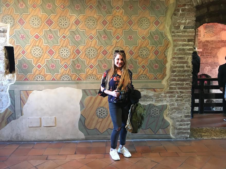 One of the rooms in Giulietta's house. It was so pretty inside! I hope my sneakers don't blind you. 