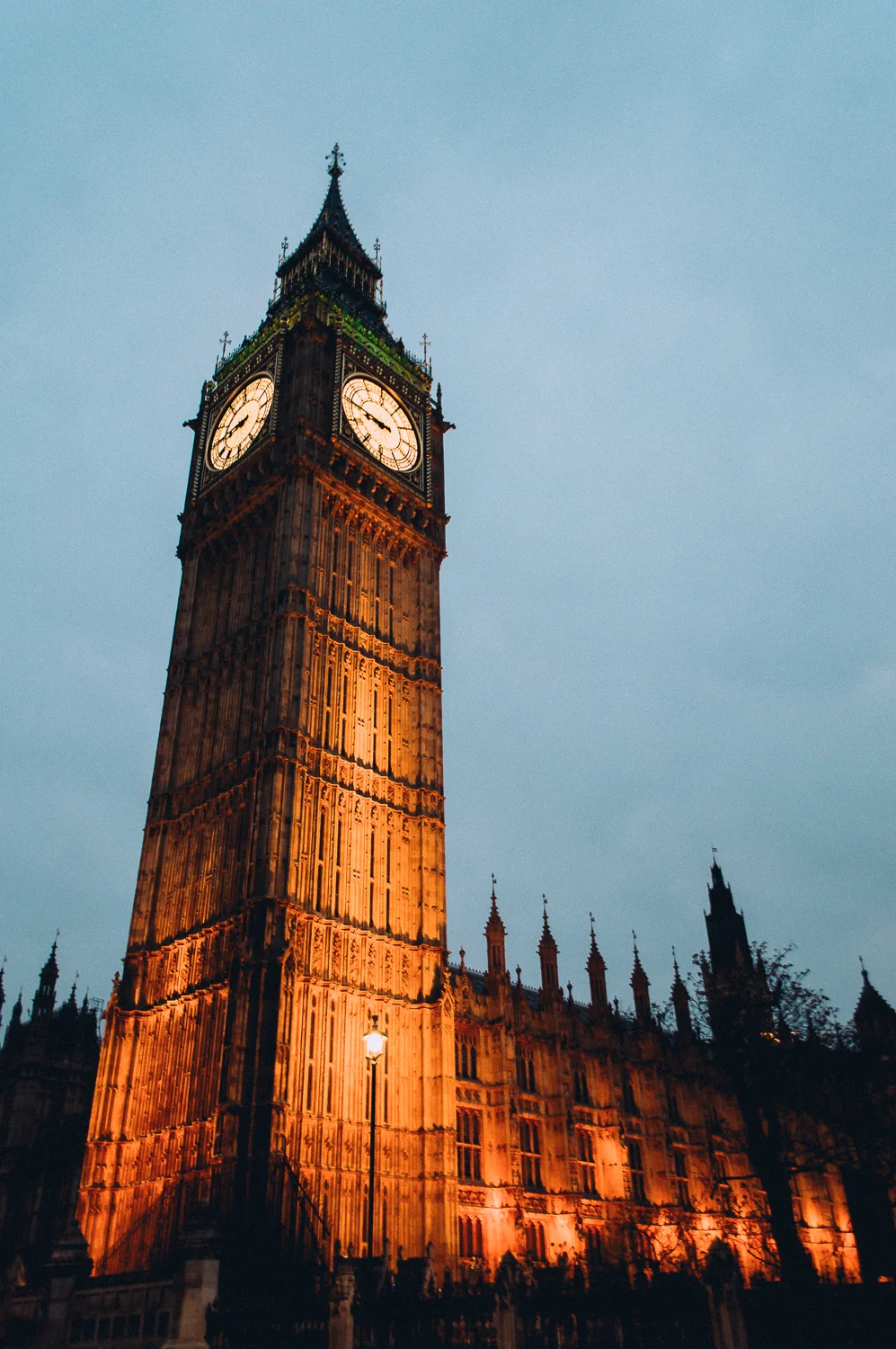 Brixton Essentials "Aqua Chill" + Big Ben in London, England