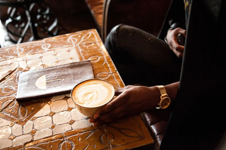MYSTERY LOOK 111 : CAPPUCCINO AT MELROSE UMBRELLA CO.