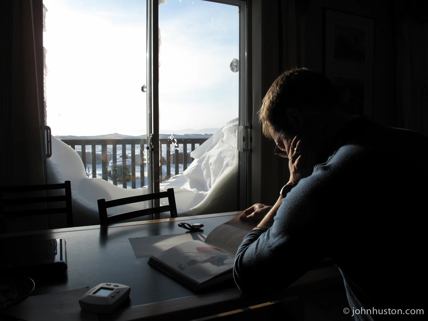 Tyler reads a book in Norwegian about a 2006 unsupported North Pole ski expedition. Frobisher bay is out the window.