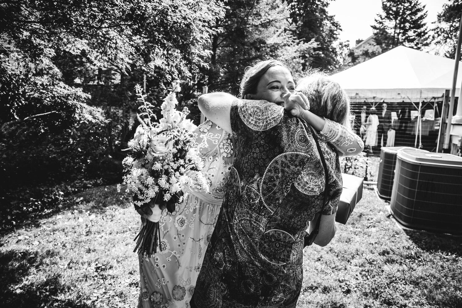 nyc upstate rustic summer wedding photographer backyard ceremony 19.jpg