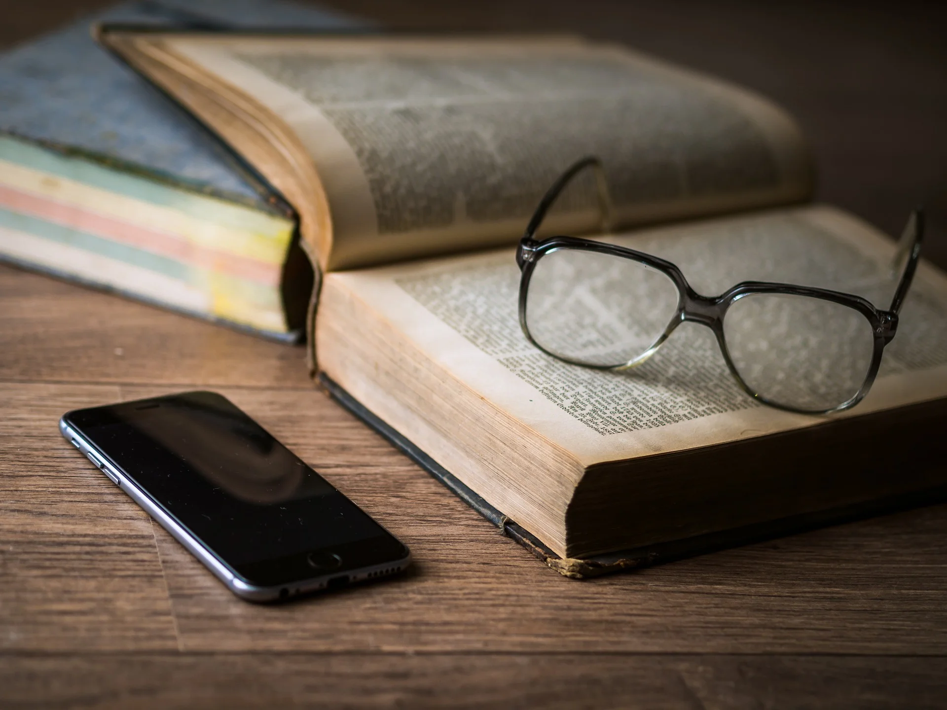 Paper or Screen for Reading? It Depends.