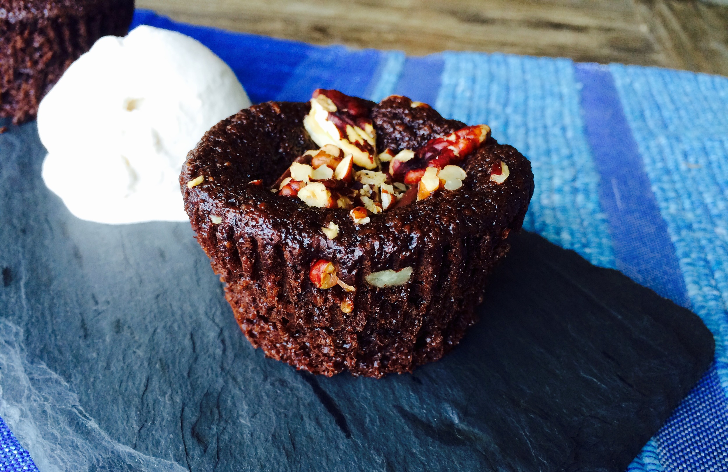 Paleo Chocolate Cupcake paired with Jöne's Gourmet Gelato Vanilla Bean © Chef Jöne Pan