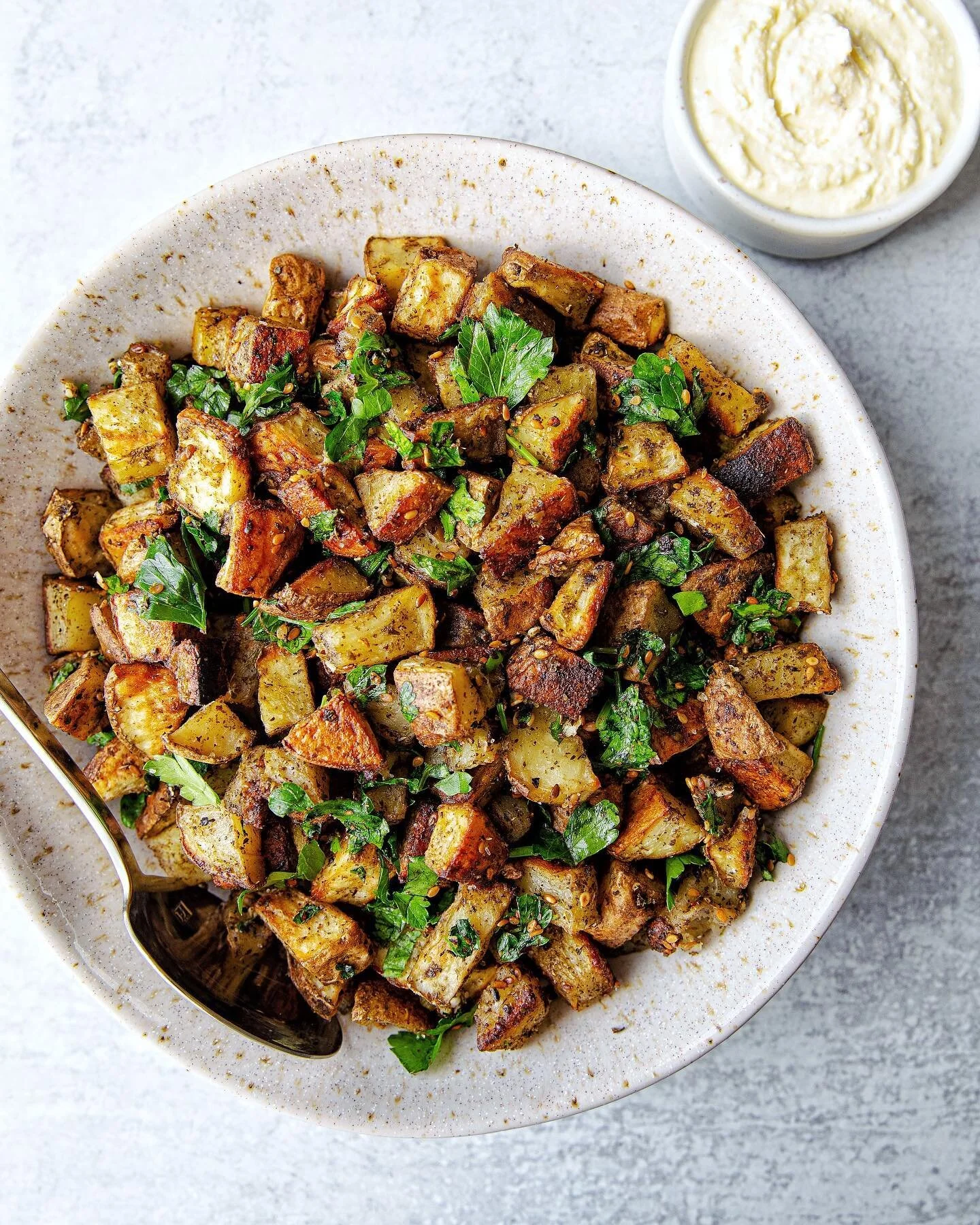 Roasted Za&rsquo;atar Potatoes with Lemon Feta Sauce!!! 

Crispy, perfectly seasoned, and served with a creamy lemon feta sauce. I am obsessed!! I just dip in the potatoes a la French fries

Full recipe up on the blog today, along with some info on t