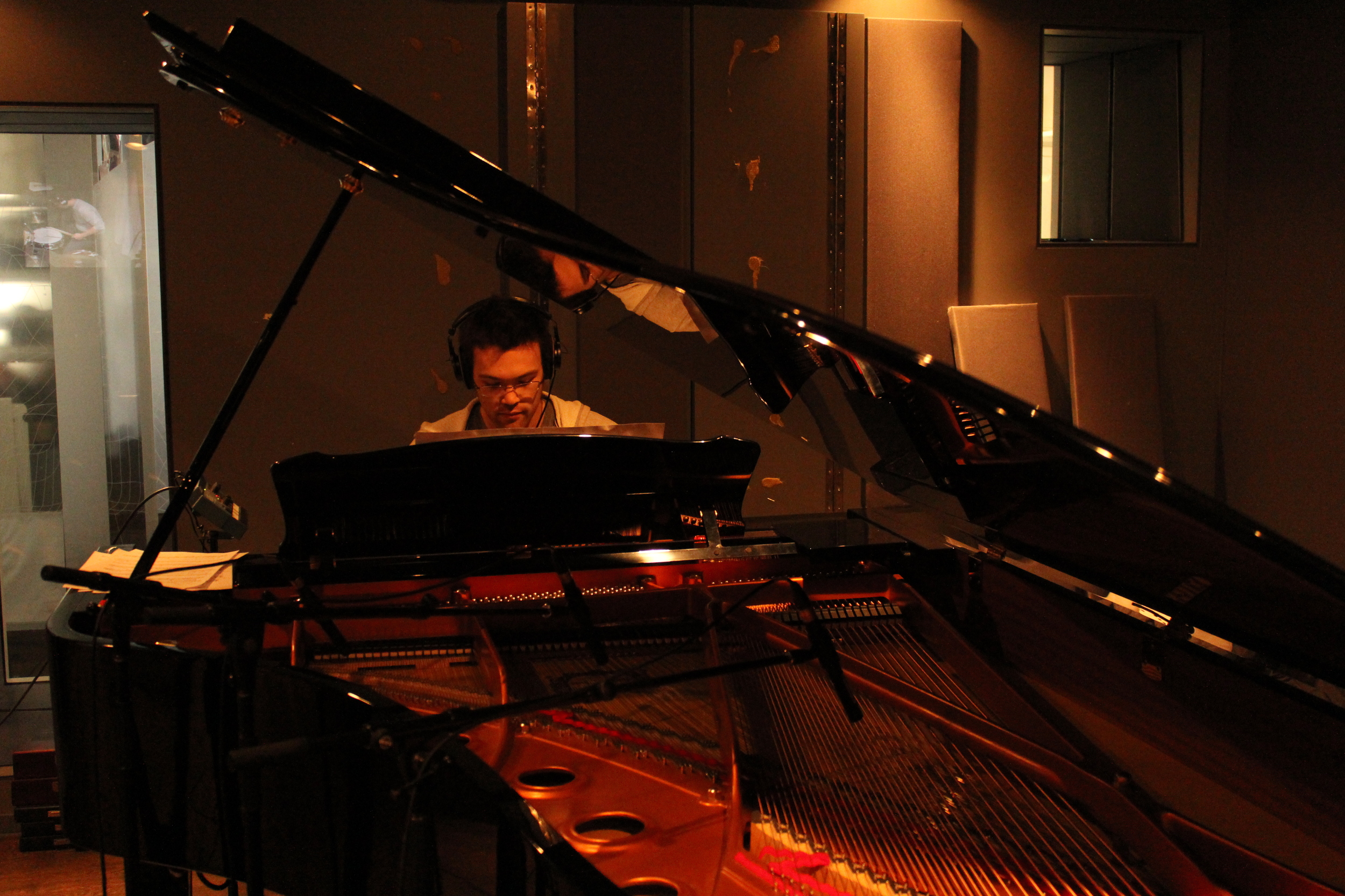 Isamu McGregor on piano