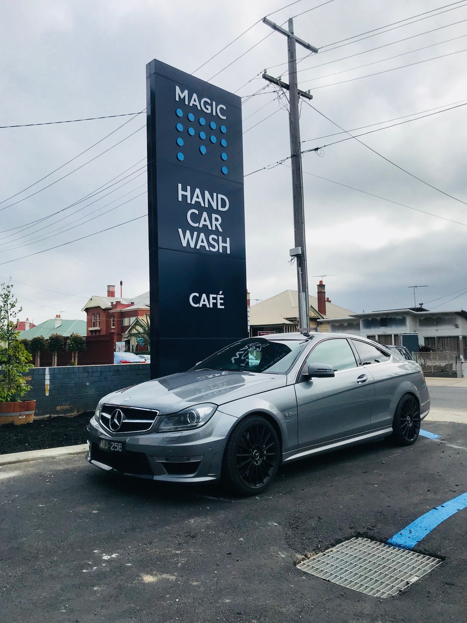 Pylon sign Magic hand carwash Geelong, melbourne.jpg