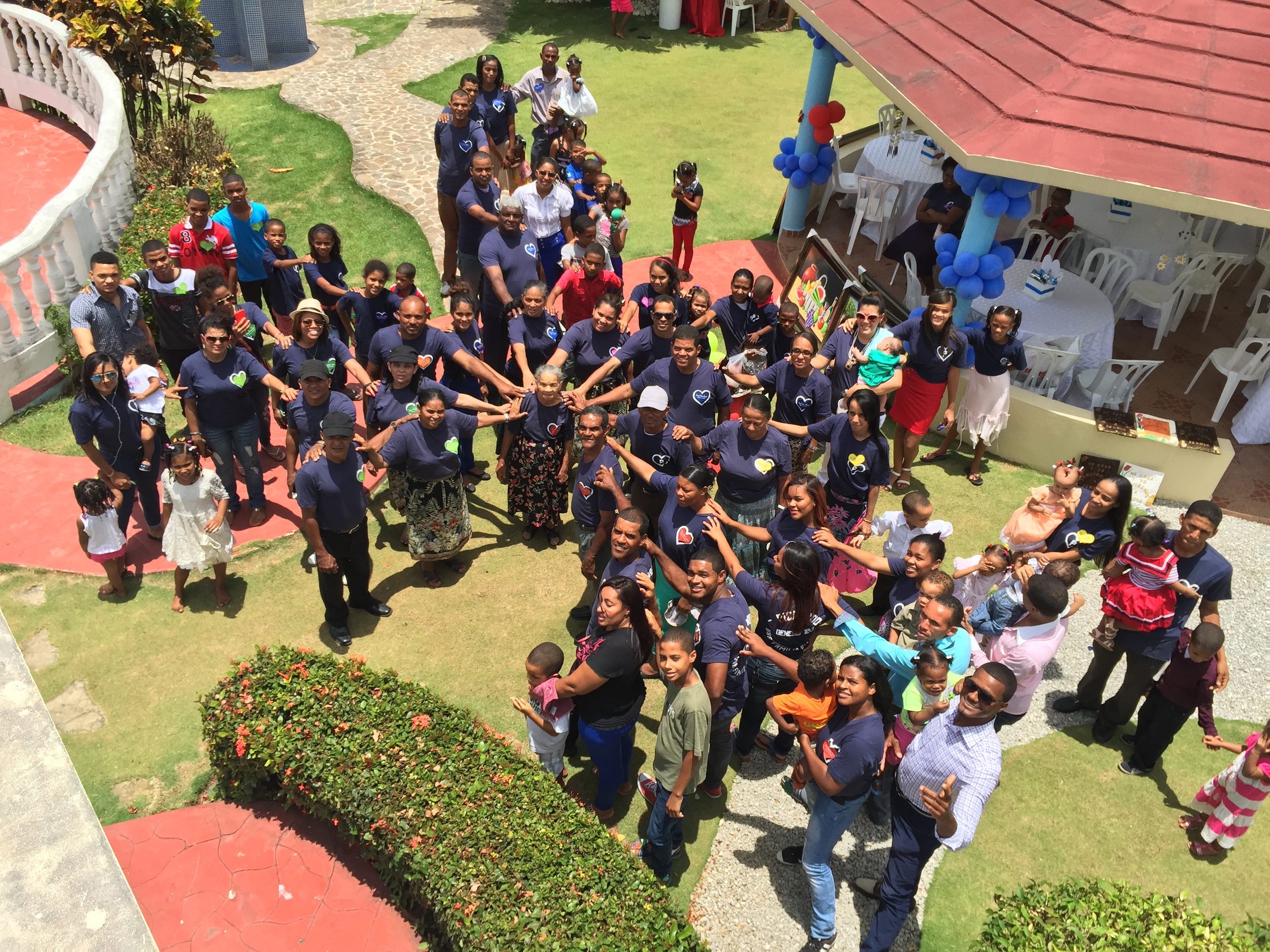  Dia de los Pichardos in Dominican Republic! (And this is only 60% of the family...)