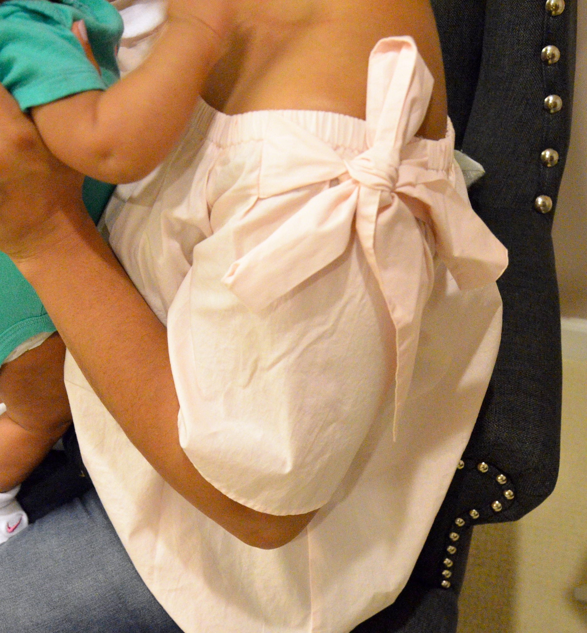I'm loving the functionality for off shoulder tops right now - they make breastfeeding super easy when I'm out and about! This one is from H&M . The bows on the side can be undone and tied however you'd like.