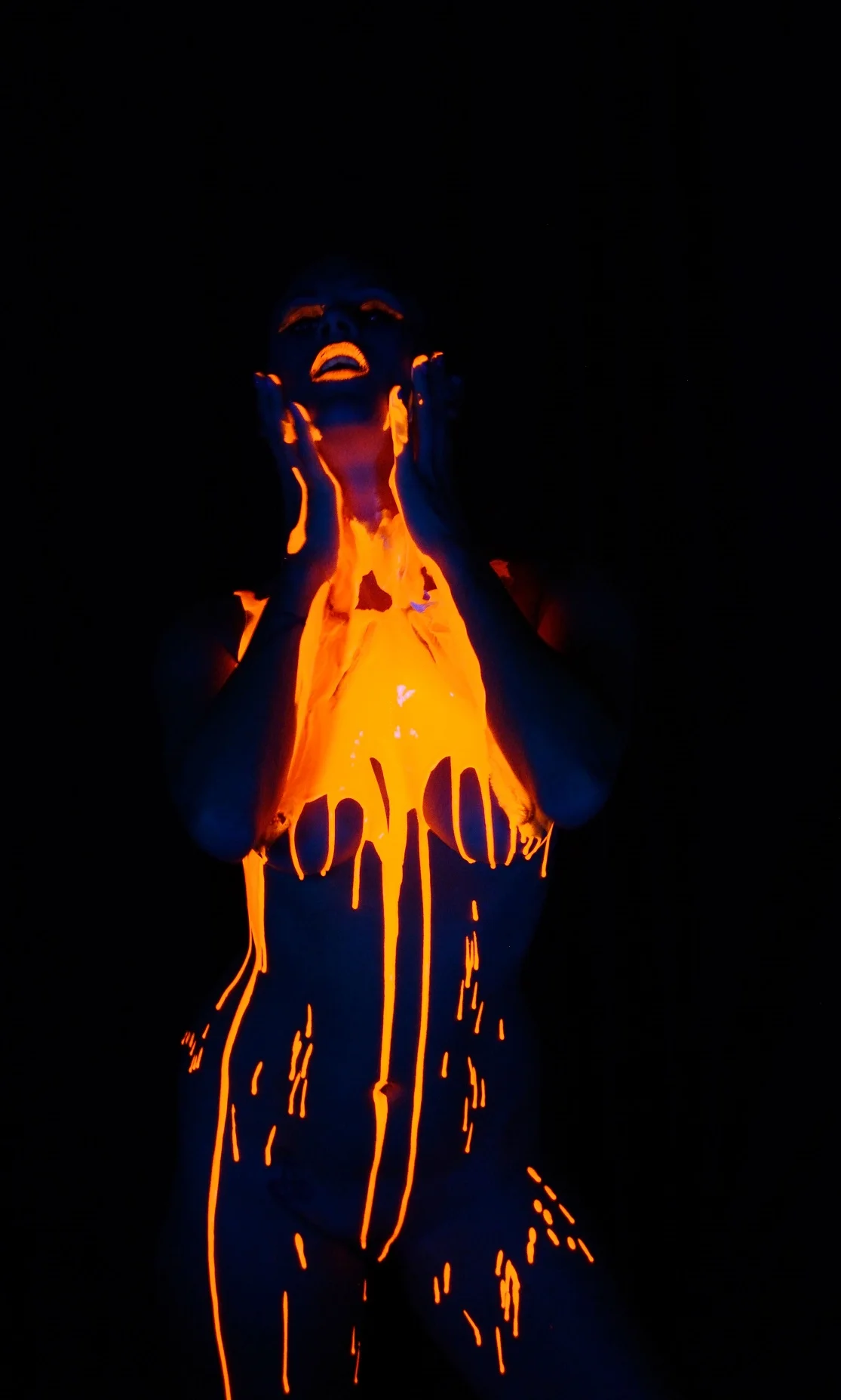 KaraBlacklightWEB (5).jpg