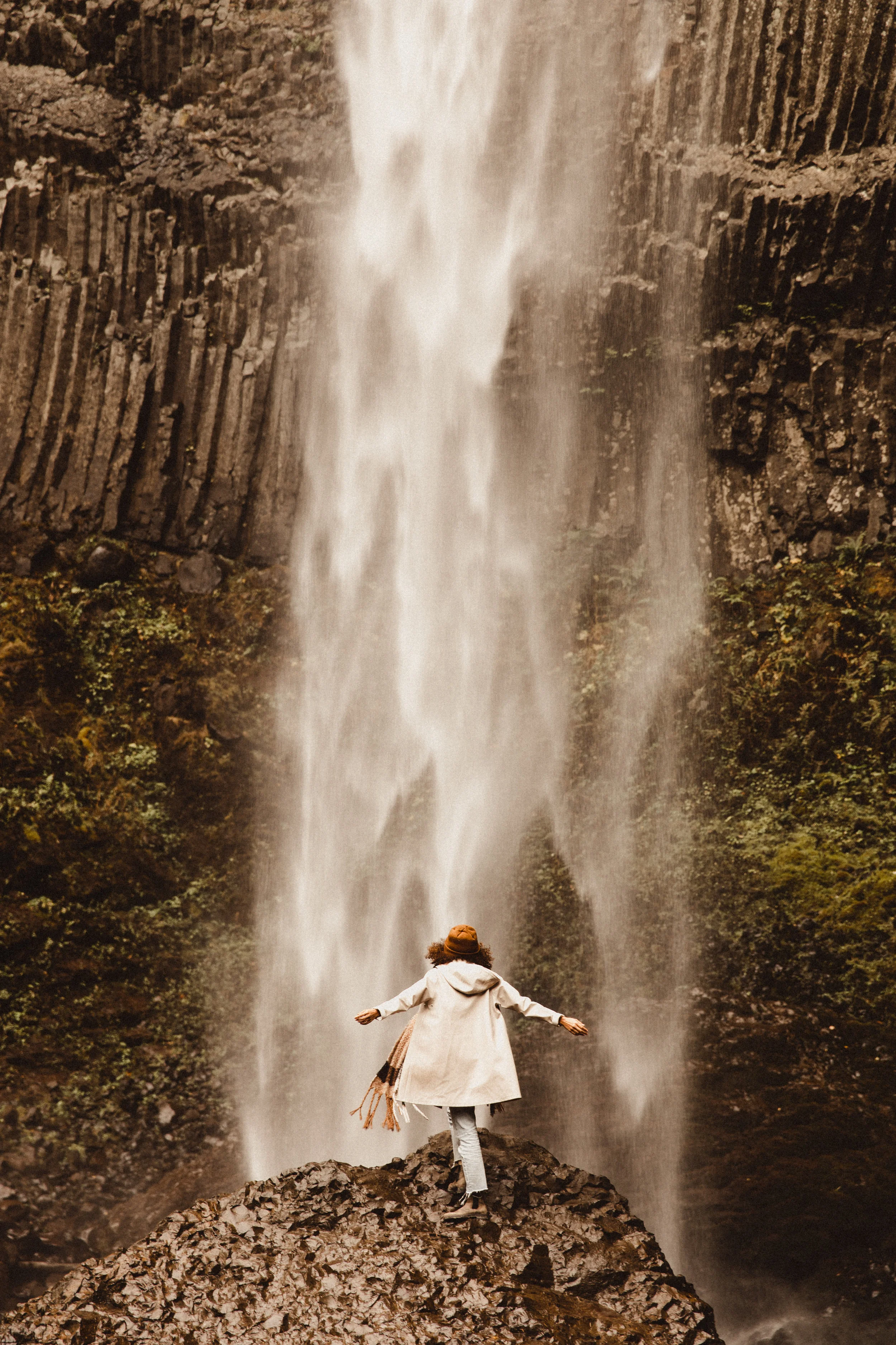 AliviaLatimerxLatourellFalls-4.jpg