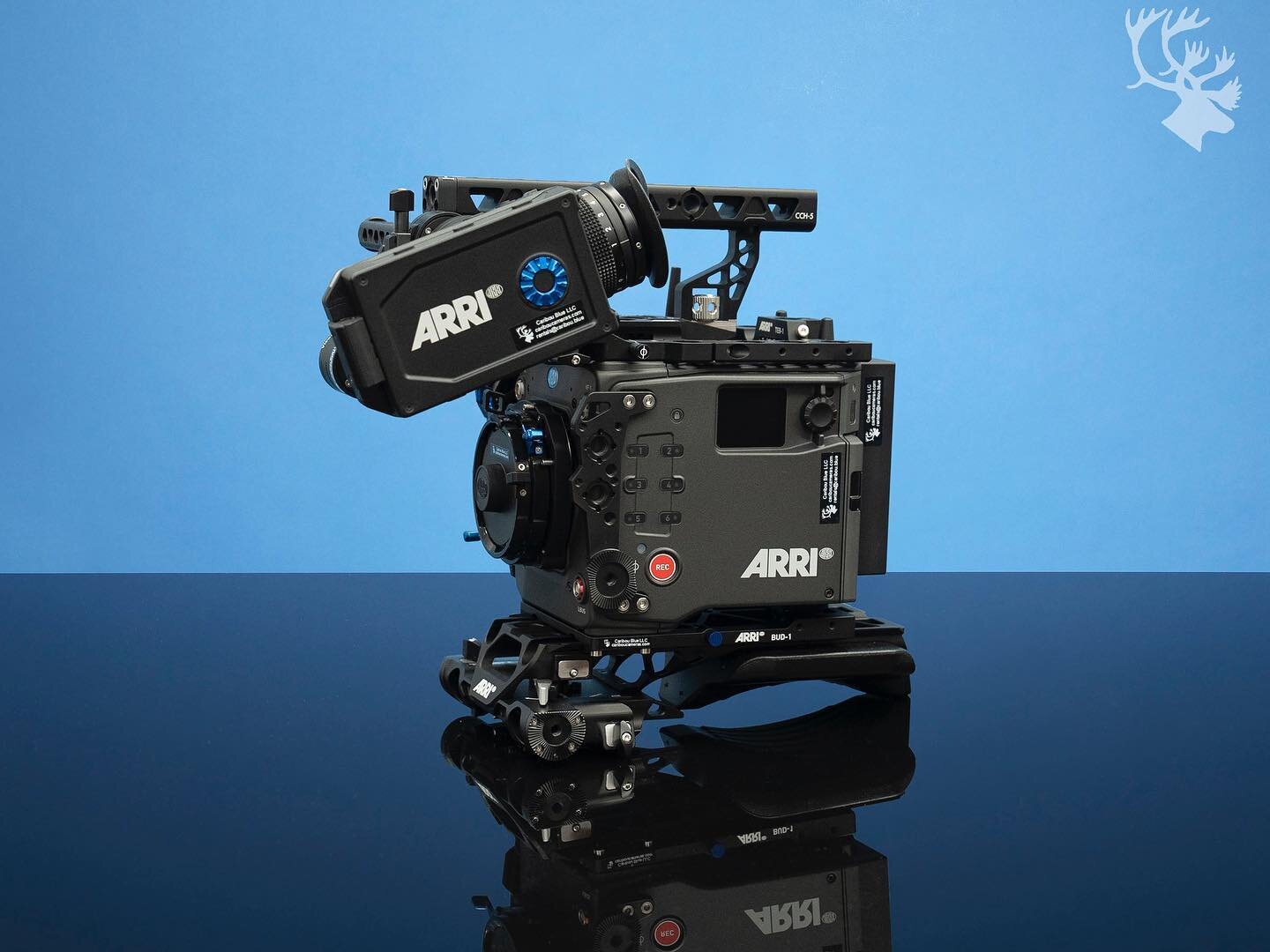 Alexa 35 babyyyyyyy. Head over to @cariboucameras to rent this mf. Don&rsquo;t forget the hi-5 too!

Gimme a shout if you want to take things for a test drive!

#arri #alexa35 #cinematography #setlife
