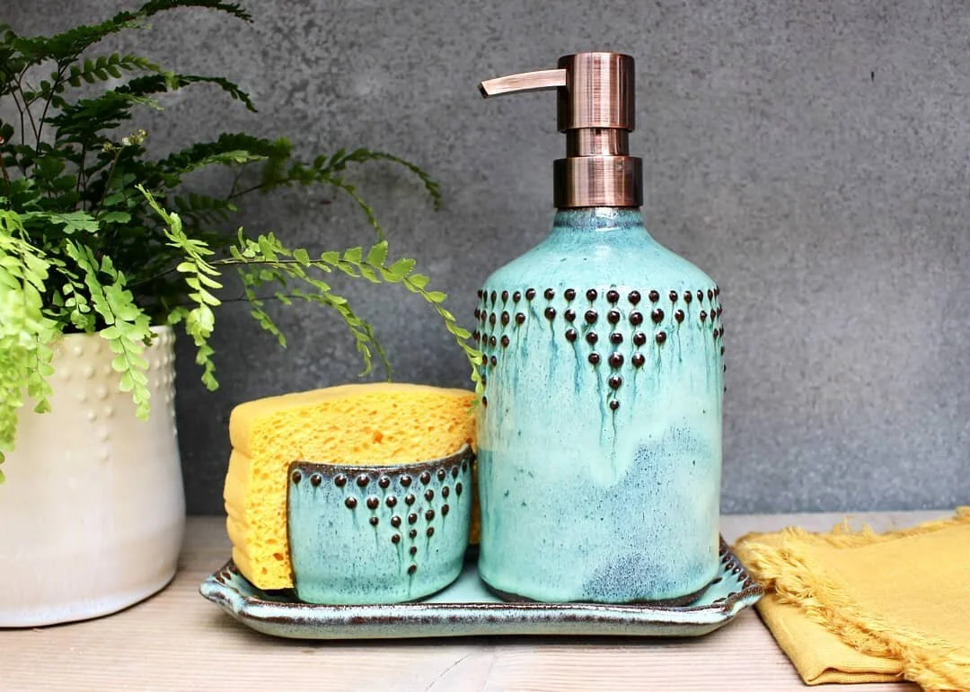 The perfect set for your kitchen sink. Keep those hands washed!