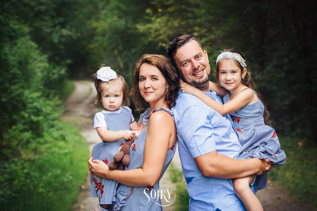 Nelka, Adelka, Jarka &amp; Vladko