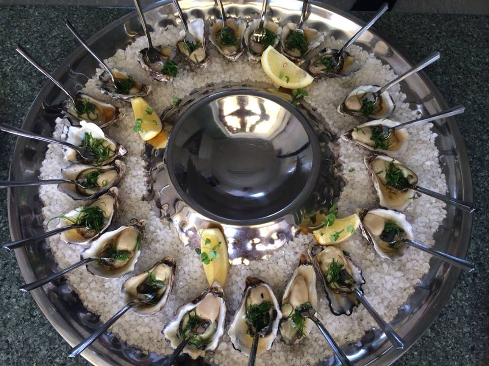 Oysters w: lemon.jpg