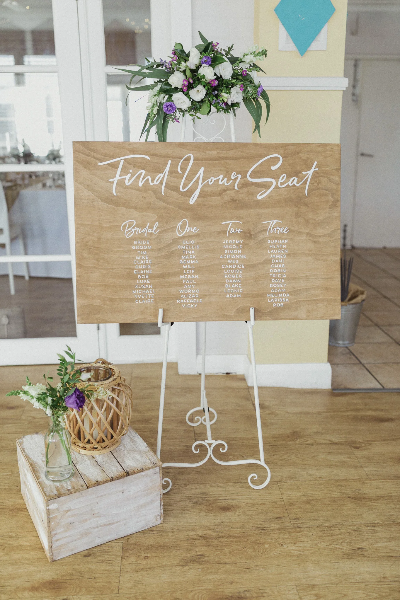 Custom_Seating_Chart_Wood_White_Easel.jpg