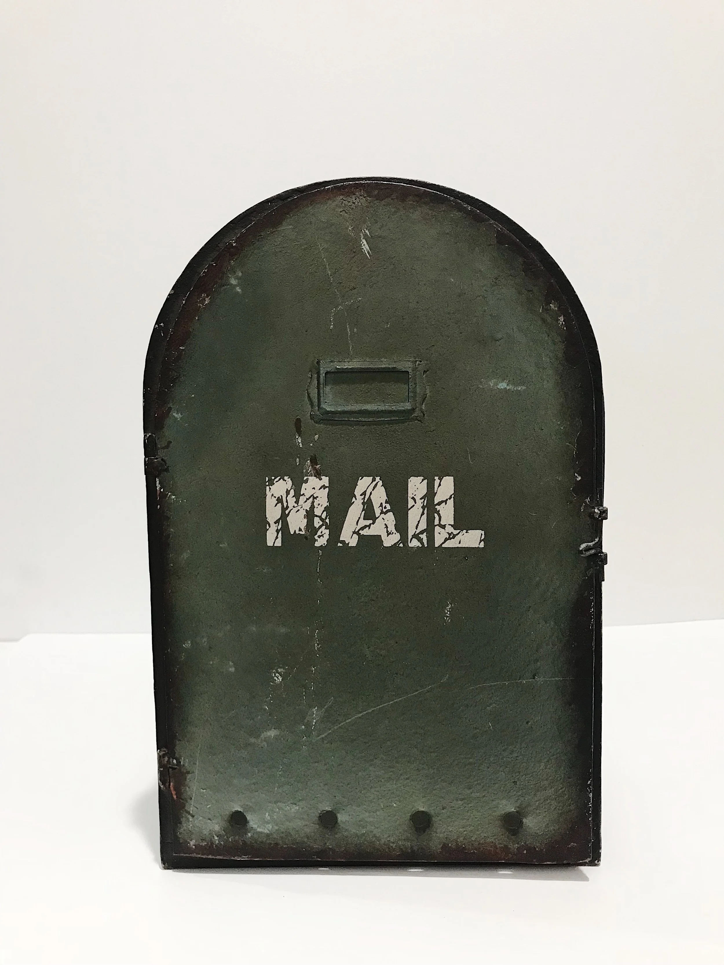 mail_box_front_wishing_well_table_styling_hire.JPG