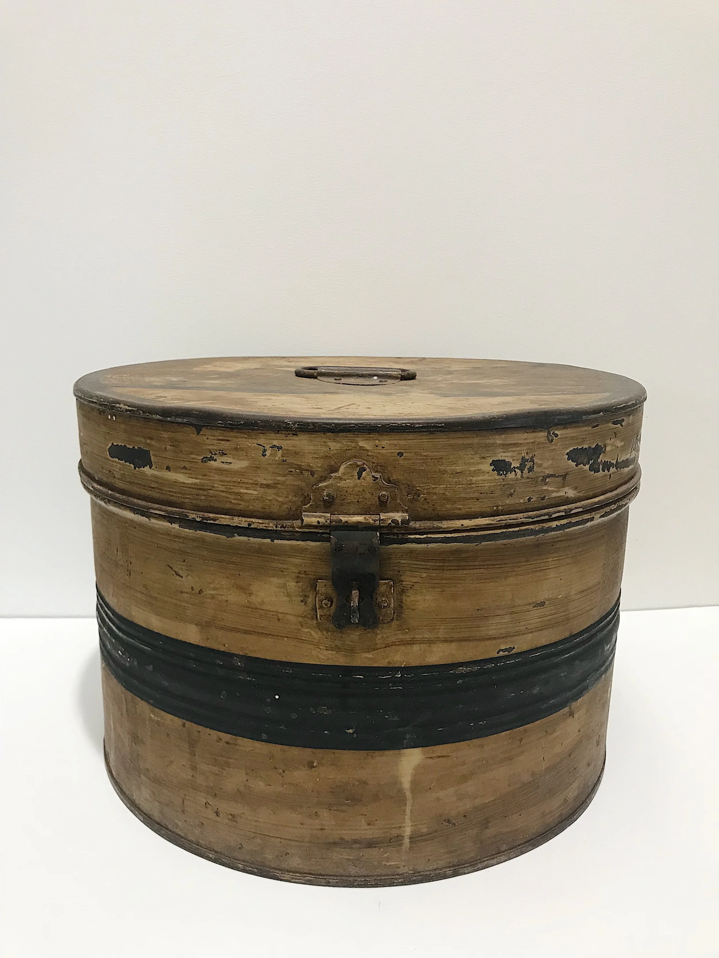 hat_box_wishing_well_styling_hire.JPG