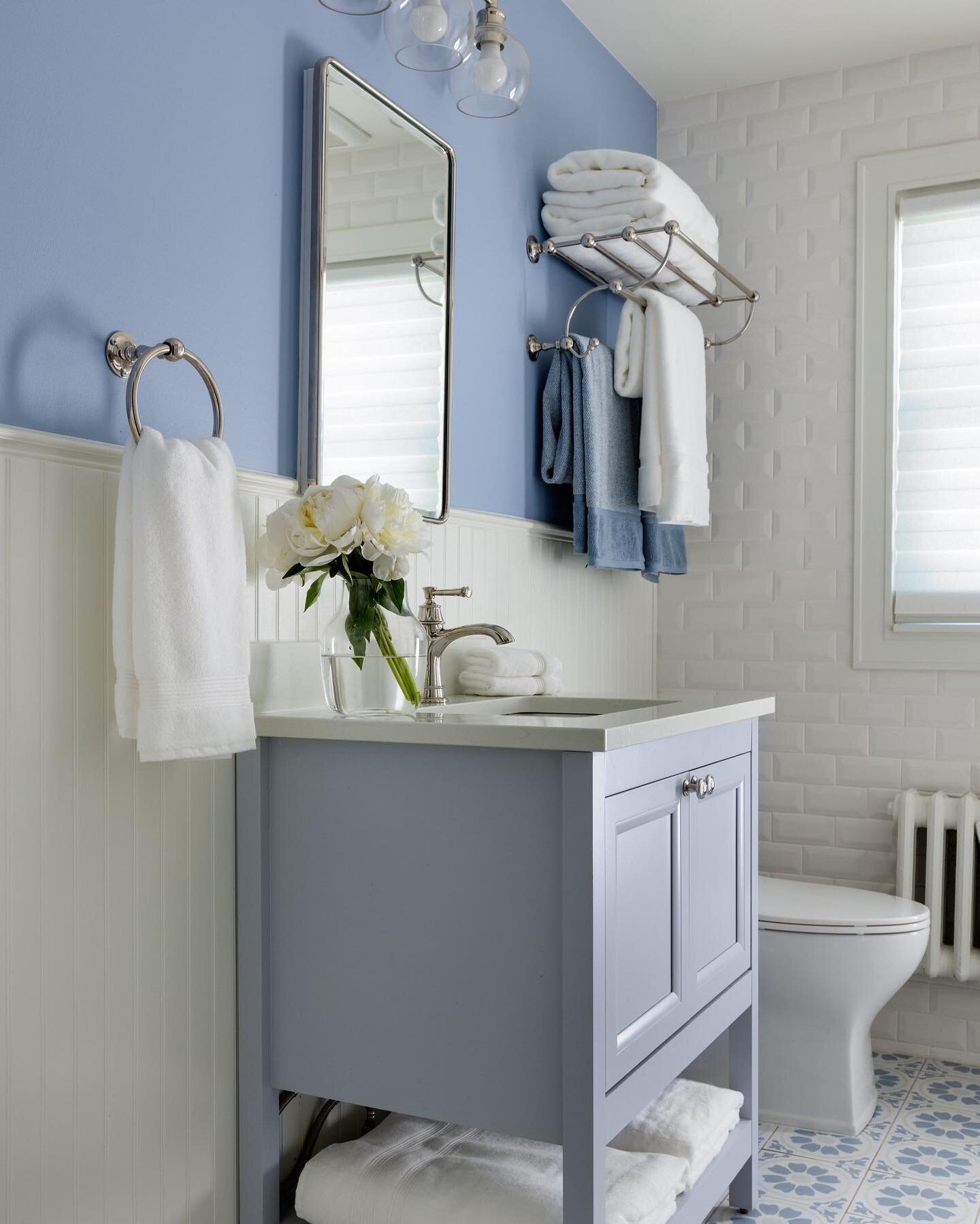 Rise &amp; Shine my friends&hellip; the weekend is so close I can taste it! 
.
.
.
📷: @mirandaestes 
#mapleandplum #interiordesign #seattleinteriors #seattleinteriordesigner #bathroomdesign #bathroomremodel #bluebathroom #designinspiration #bathroom