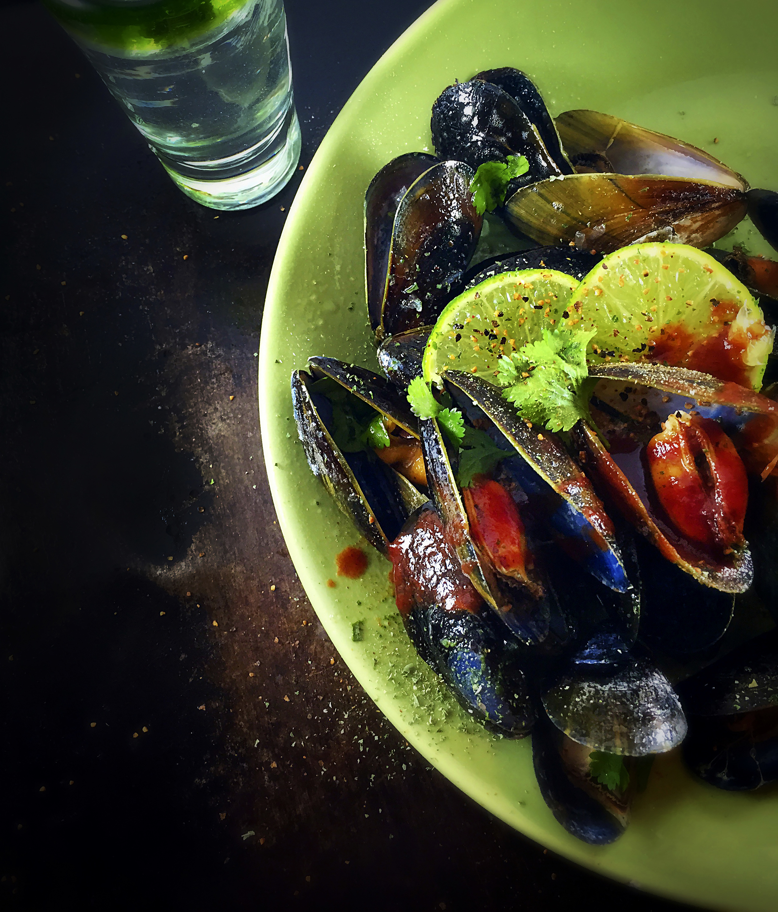 Spicy Garlic & Cilantro Mussels