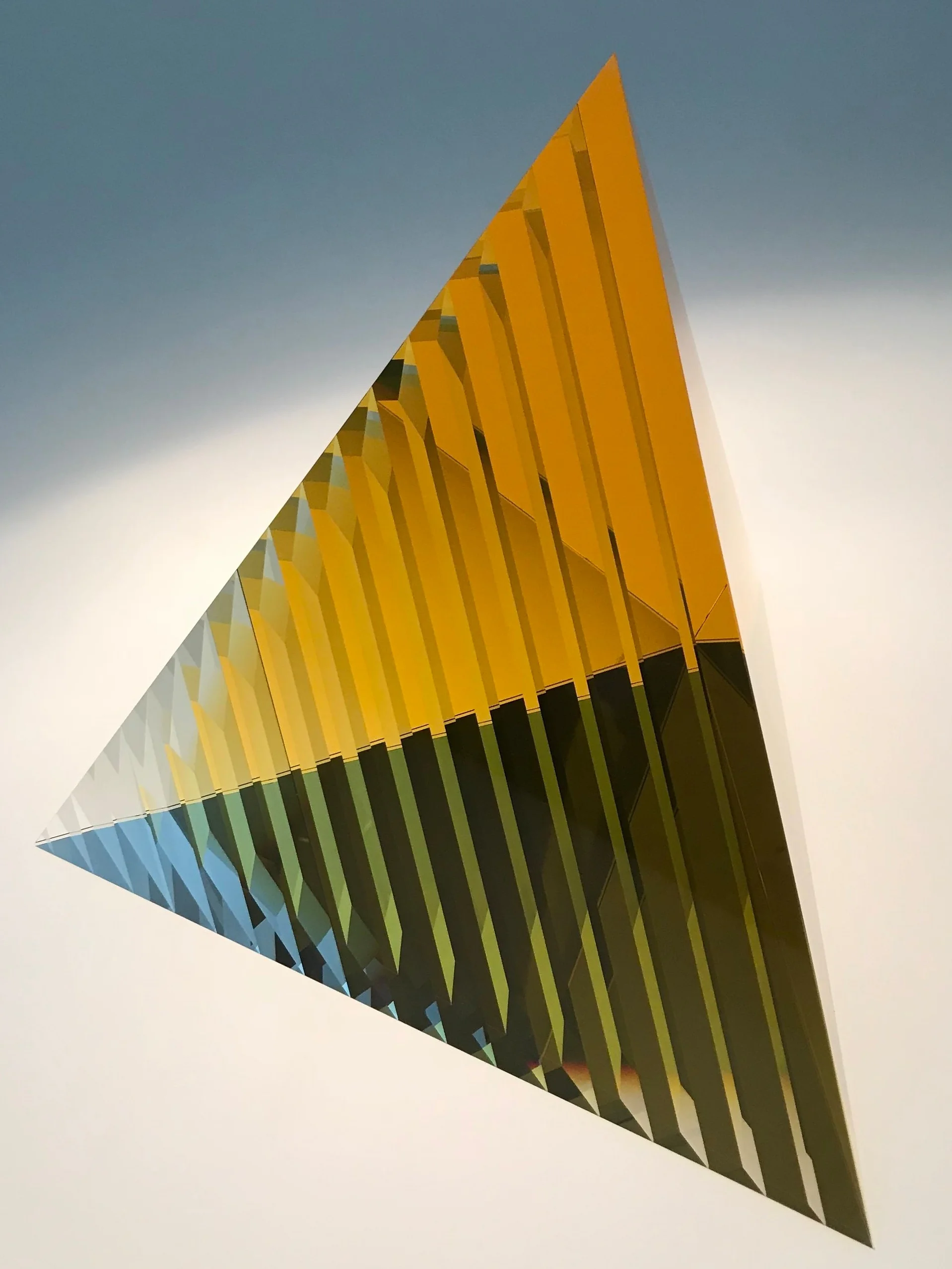 GOLD+PYRAMID%2C+285+x+280+x+280+mm.jpg