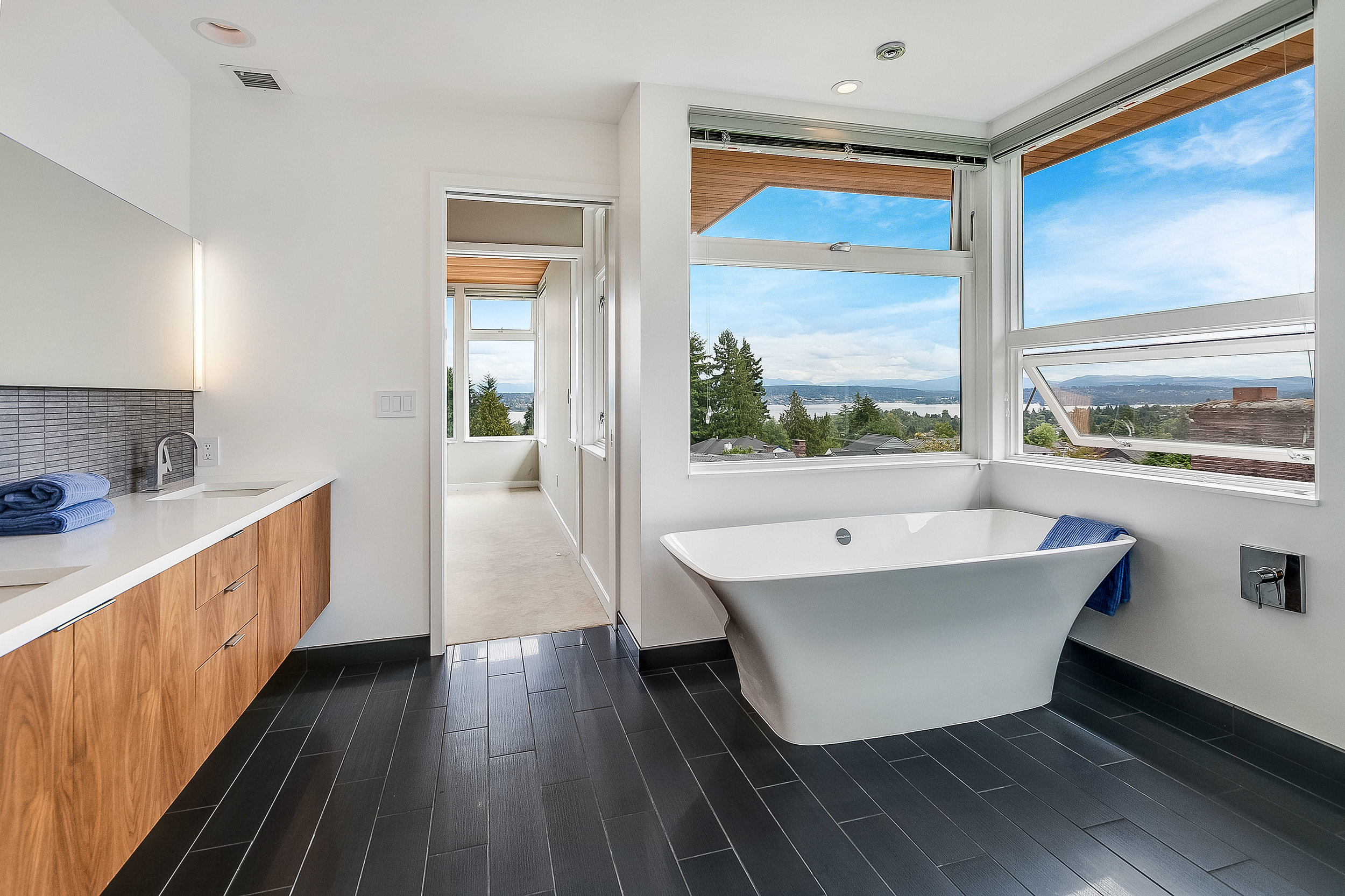 new_bath_modern_seattle_architect_architecture_skie