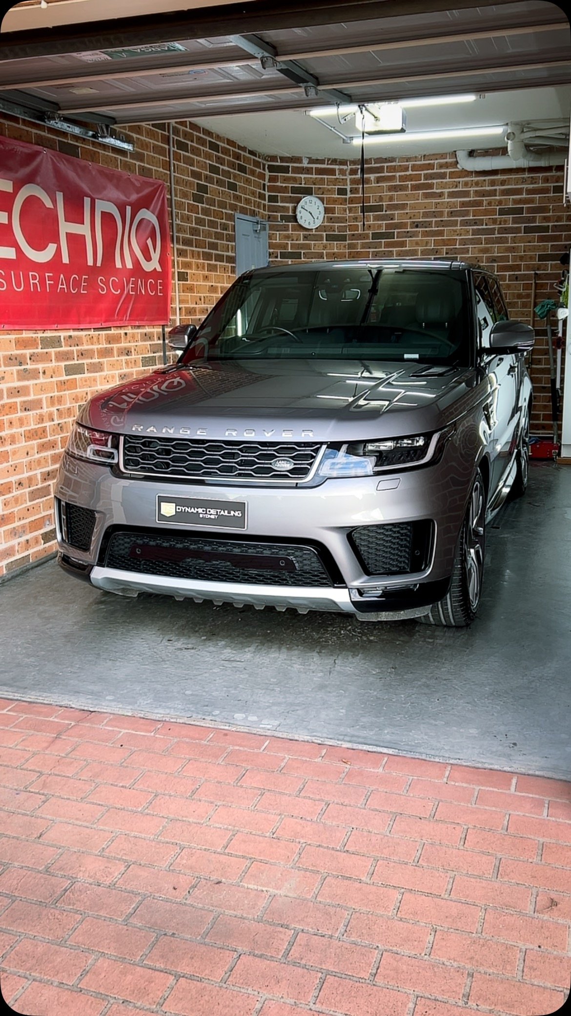 Range Rover Sport- Ceramic coating package
Protecting the paintwork from the elements and allowing for easy cleaning!