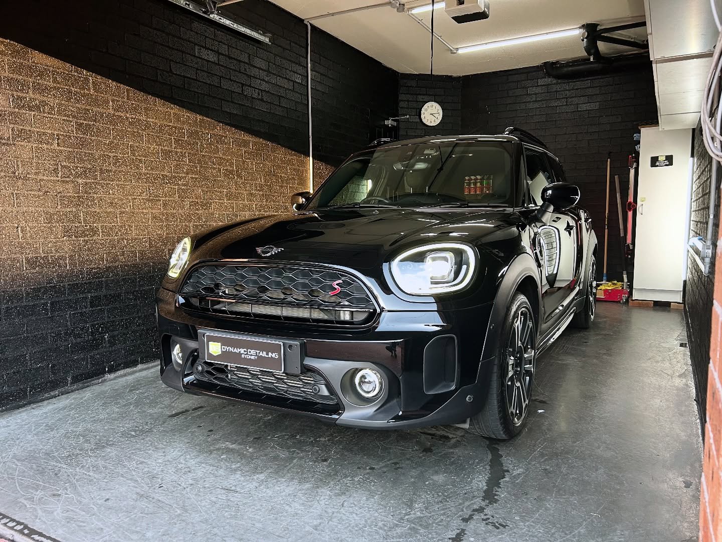 Mini Cooper S- Presale Detail Package
Giving the complete interior, exterior and engine bay a solid refresh, ready to be put up for sale!
✅ Single stage paint correction
✅ Interior deep clean
✅ Engine bay detail
Looking to bring back life and va