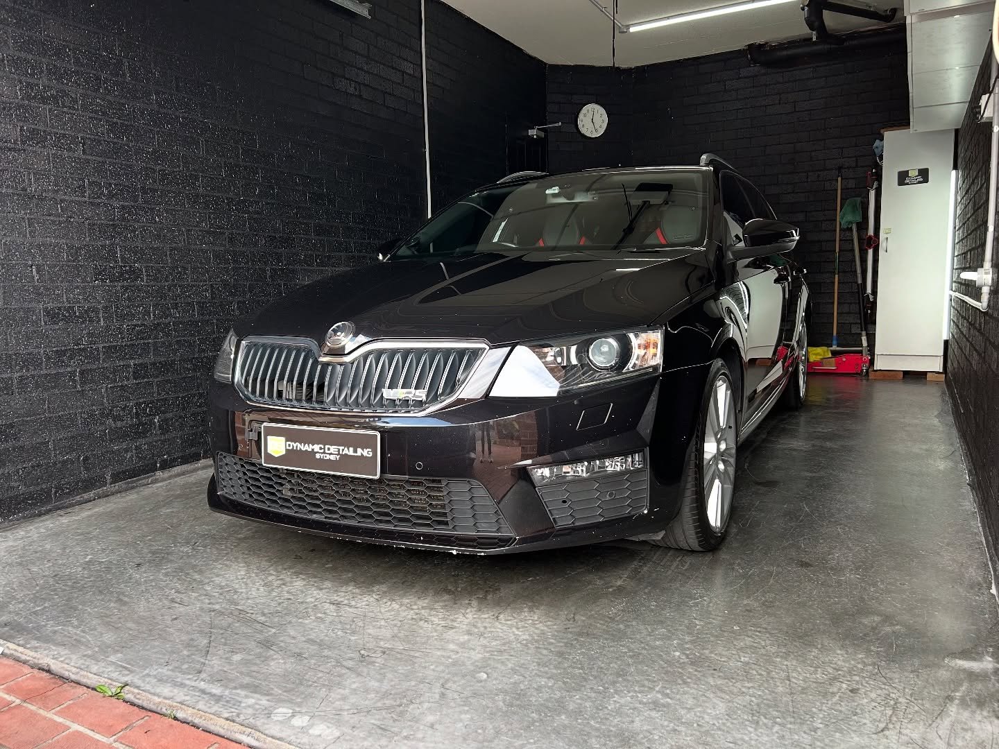 Skoda Octavia VRS- Paint Correction & Graphene Coating.
The legends down at Mobile Volksworx in Wollongong have brought us yet another one of their cars. This Octavia had seen much better days with extremely heavy swirl marks and scratches. We