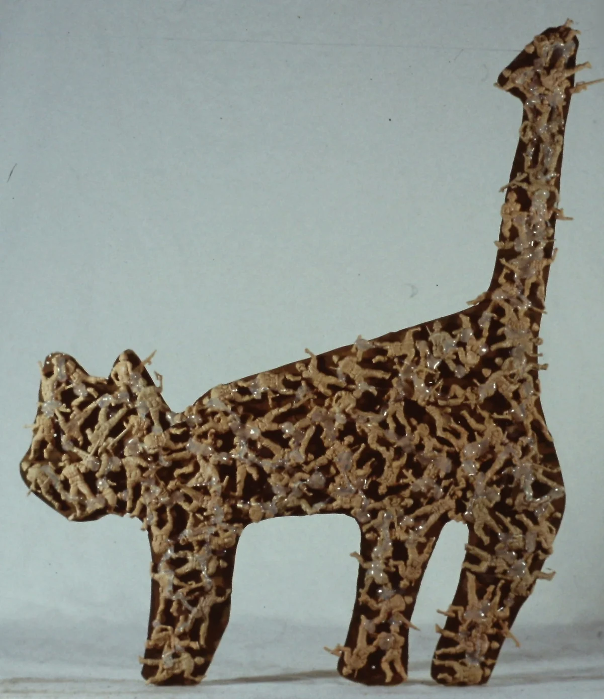 sing out:  white man comes!