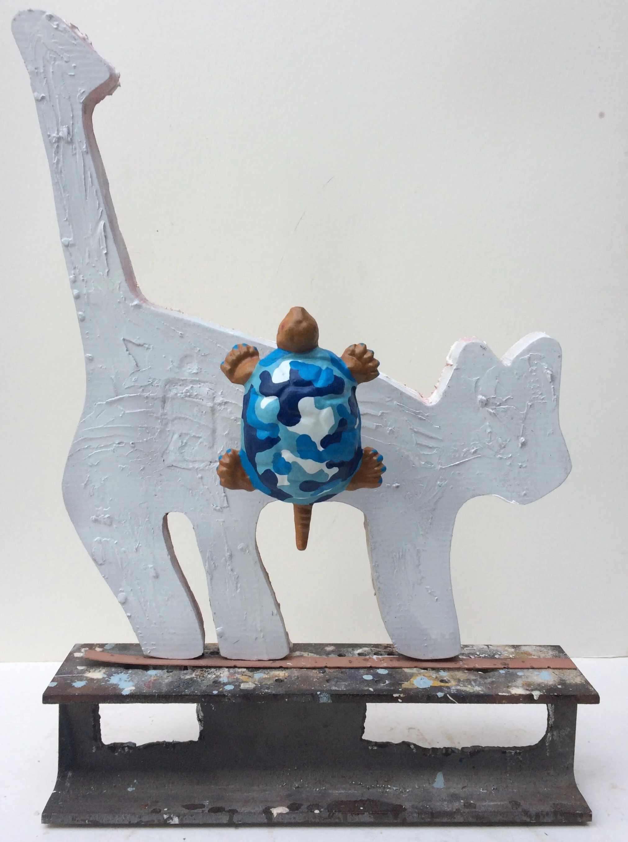 her eyes can change from blue to grey to black