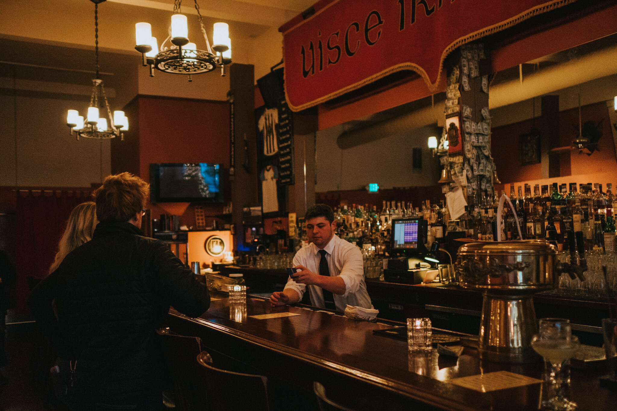 Small Business Saturday 2019—Uisce Irish Pub—Erdmann Graves & Partners—Elle Cartier-04906.jpg