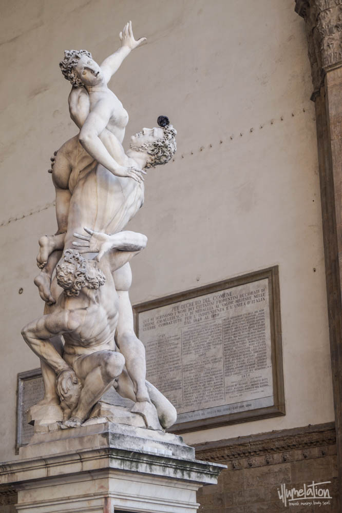 Giambologna的“强奸萨宾妇女”(约1583年)。意大利佛罗伦萨。