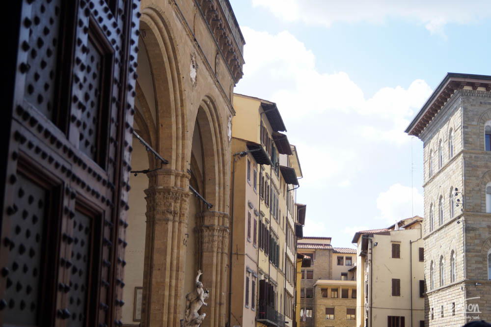 佛罗伦萨,意大利。广场Signoria。乌菲兹美术馆。建筑物，架构。