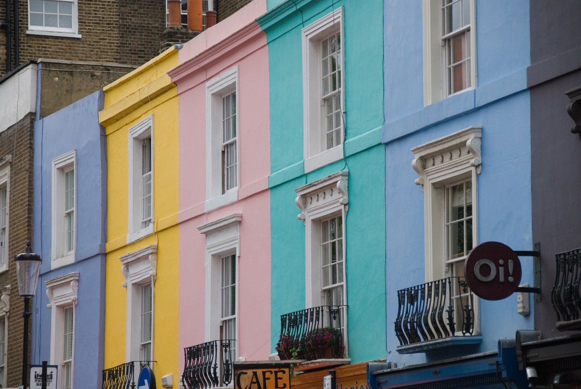 Portobello公路市场，柔和的彩色房屋，诺丁山 - 伦敦在春天旅行指南 -  Illumelation.combeplay3体育官方下载