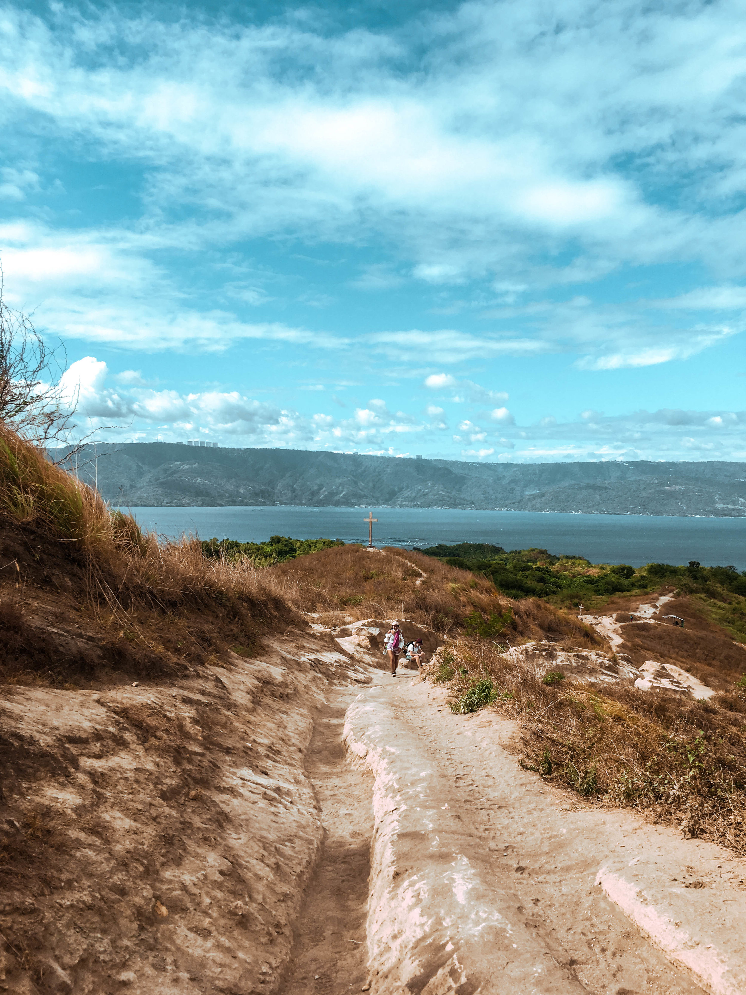 在菲律宾的吕宋岛，八打加省，大雅泰的塔阿尔火山徒步旅行