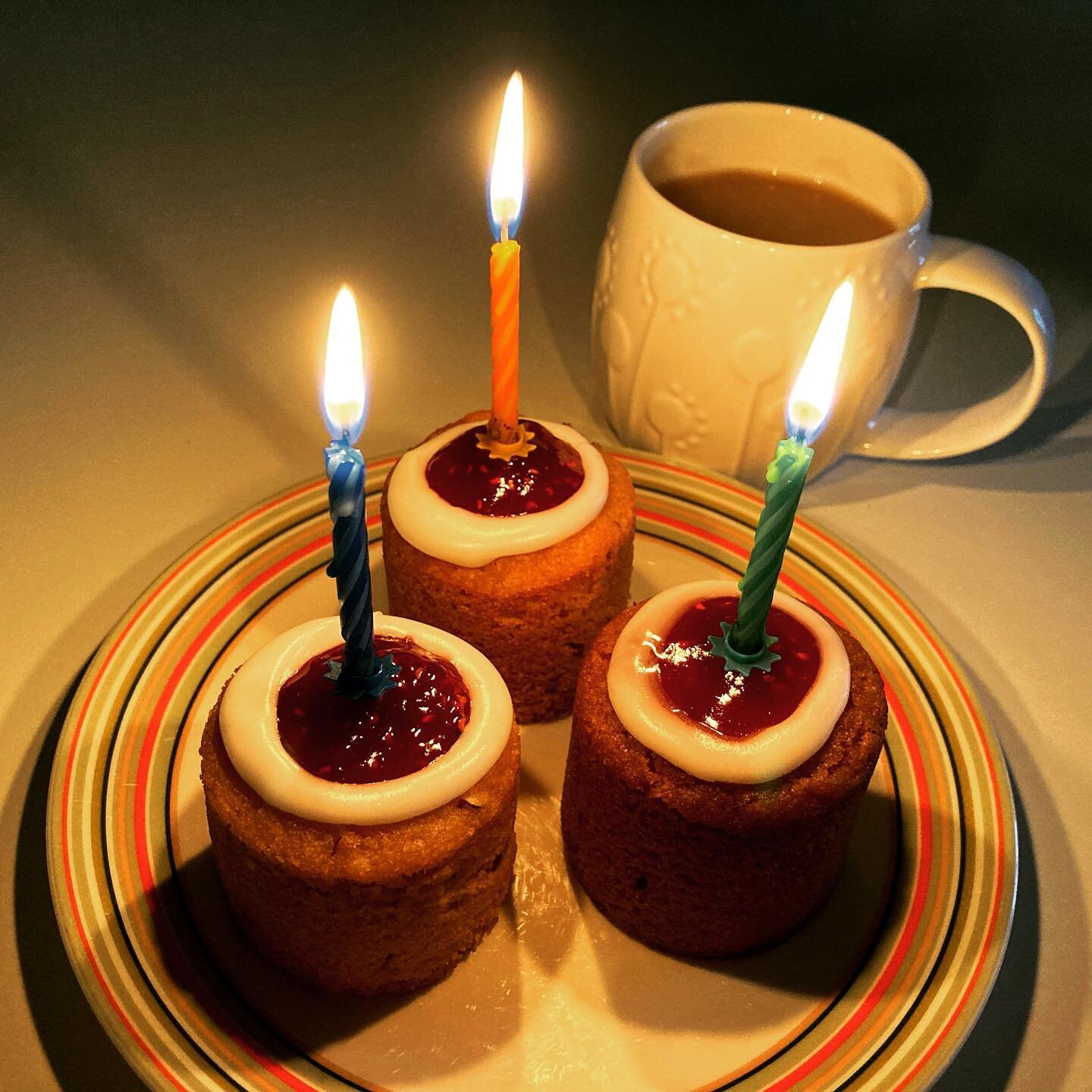 🎂It&rsquo;s become a little tradition to celebrate the hubbie&rsquo;s birthday with Runeberg cake.
🎂Handy that it&rsquo;s just a couple of days before Runeberg day on 5th February. 
🎂Runeberg is considered to be Finland&rsquo;s national poet, and 