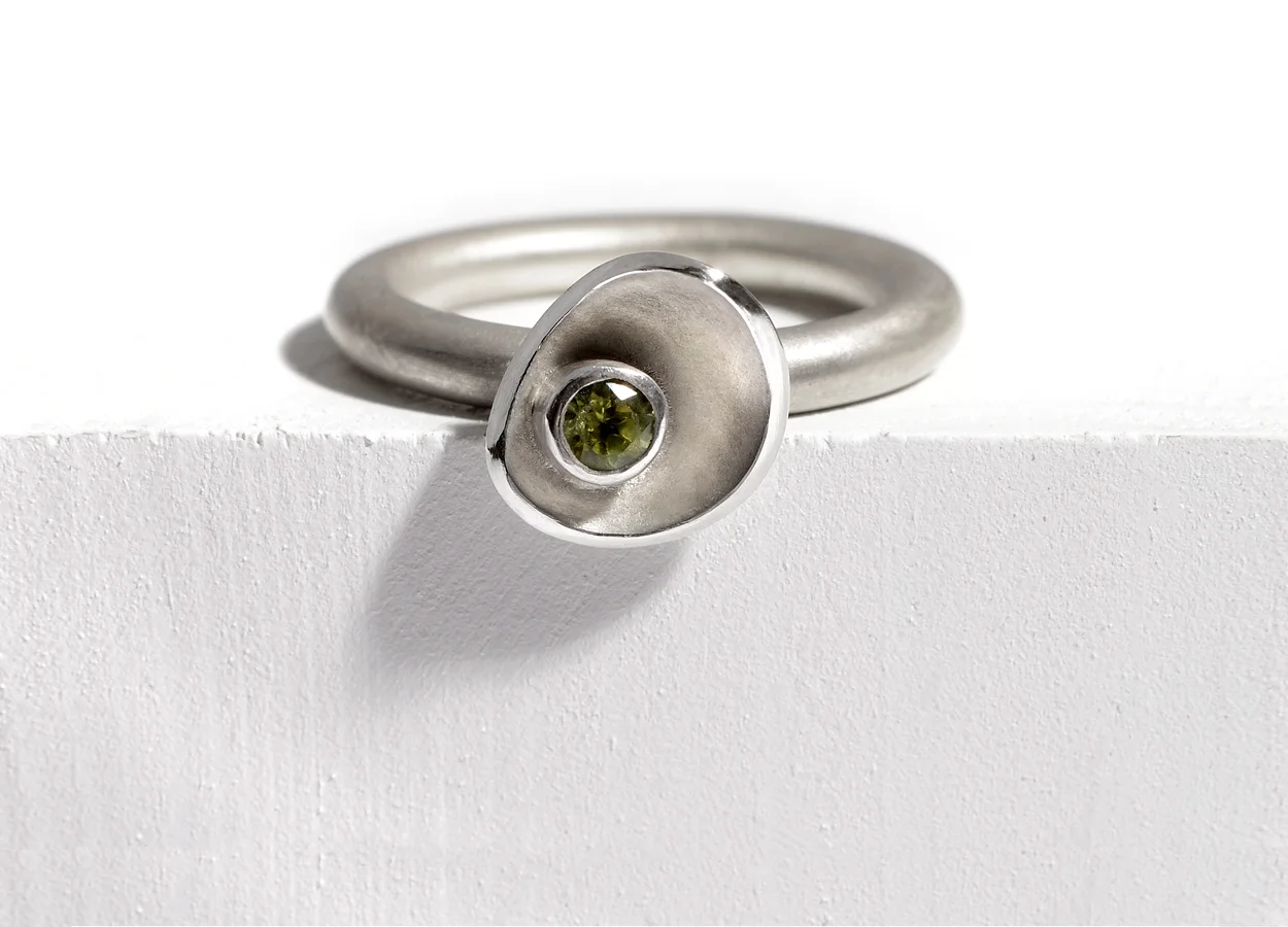 Pebble Ring with Peridot