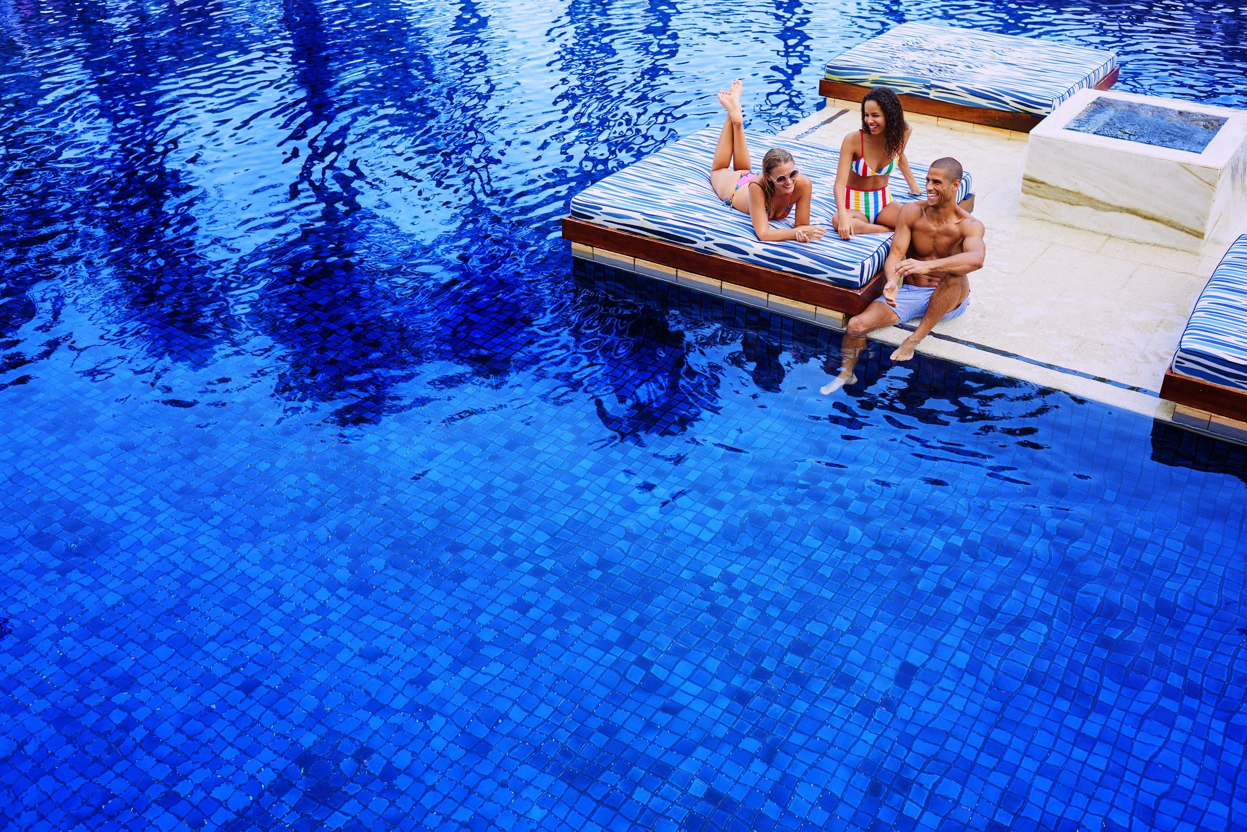 Final_09_Group_Pool_273_v1_RGB.jpg