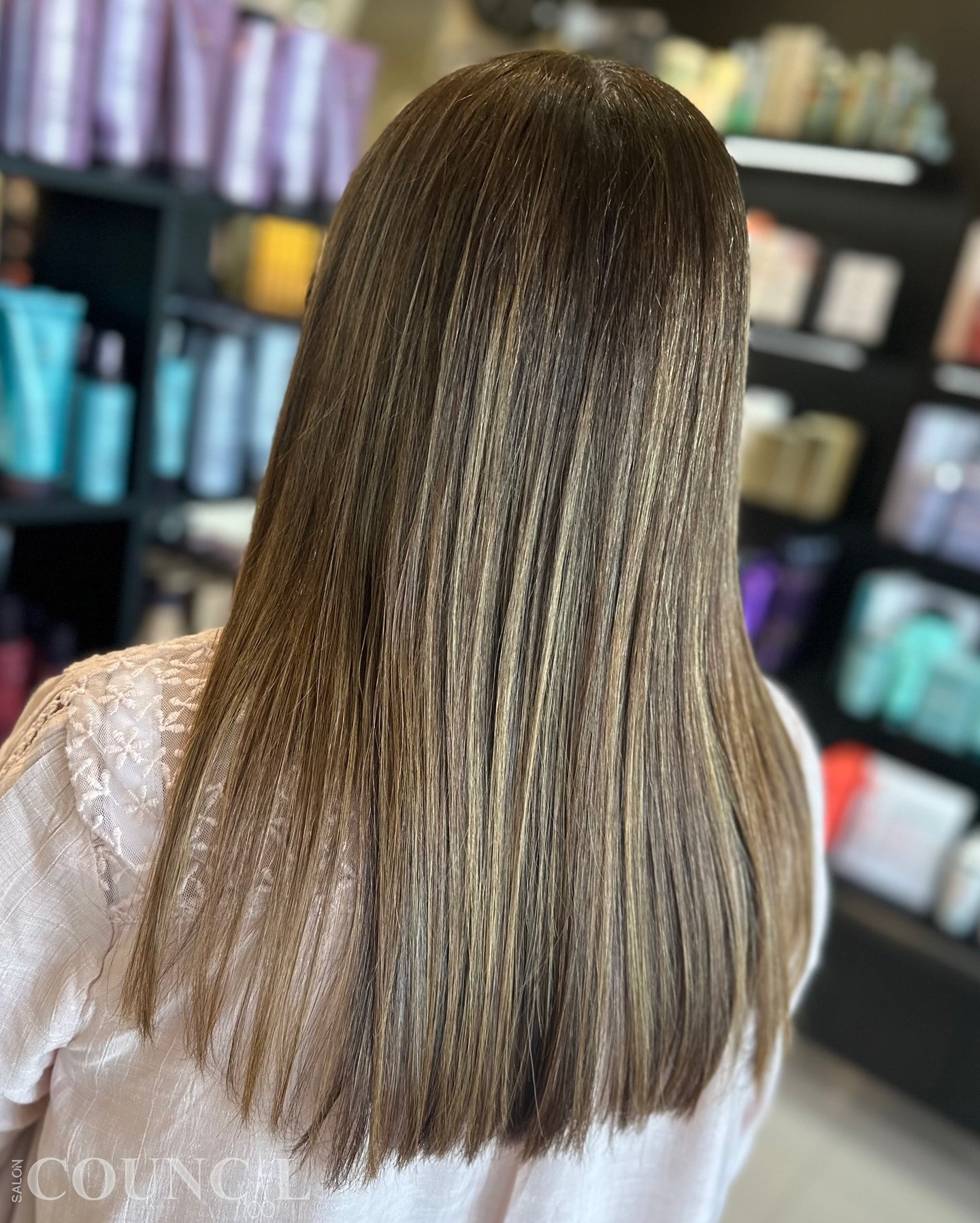🌿#keratin
Say goodbye to frizz and hello to flawless! 🌟 Experience our Keratin smoothing and volume reducer treatment infused with apple stem cells for a sleek, manageable look that lasts. 
Embrace your hair&rsquo;s natural beauty, enhanced with cu