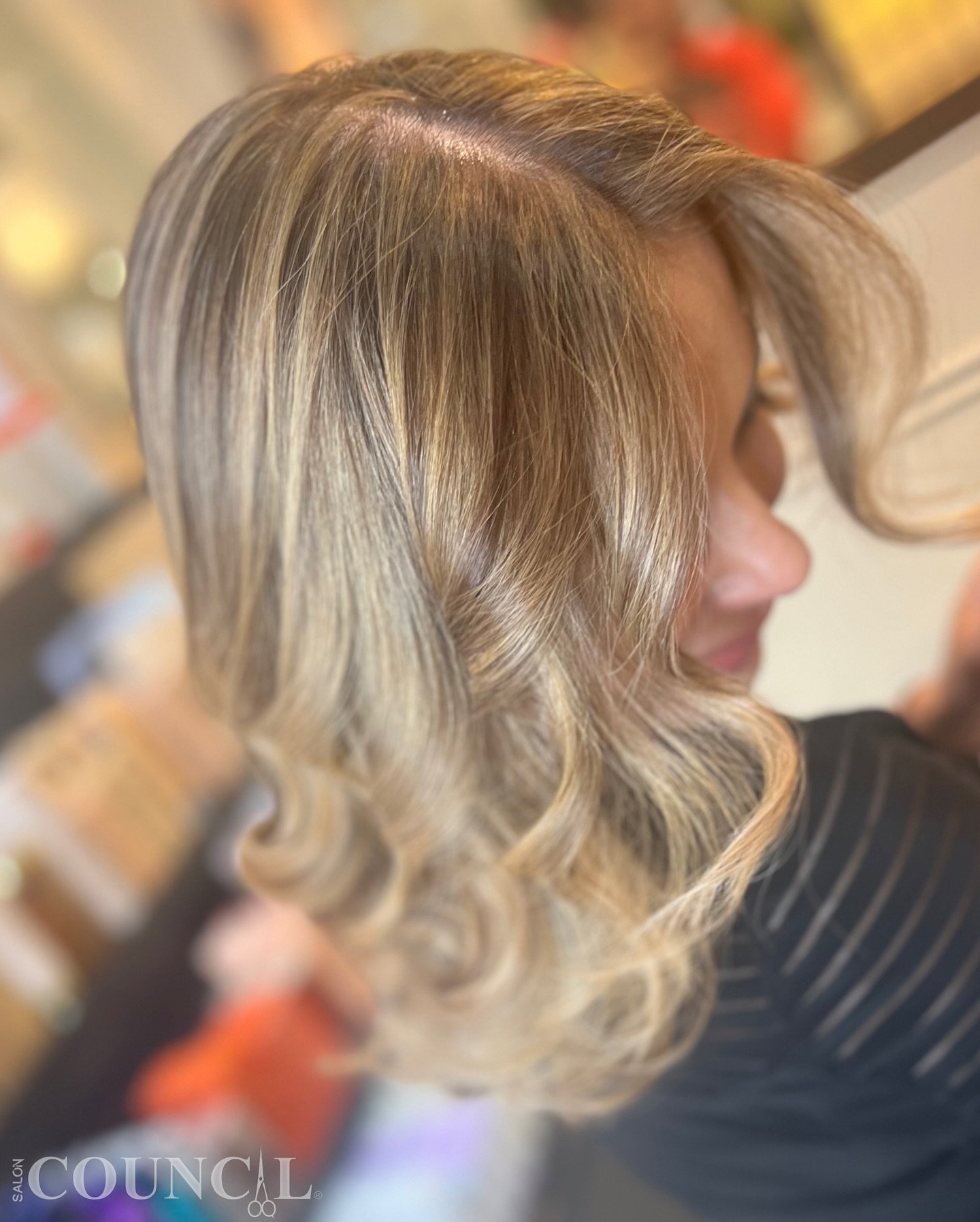 🌿#highlightsbalayage 
Shine bright with our latest creation: a bright blonde balayage that&rsquo;s a total showstopper! 🪩 Enhanced with toner for perfect hue, strengthened with Olaplex, and finished with a fresh cut and style. 
This look is your ti