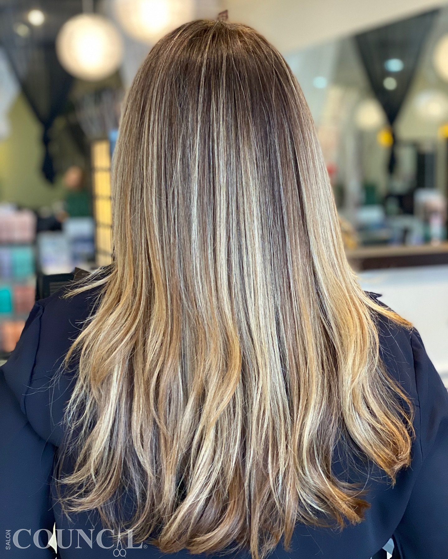 🌿#freshroots 
Keeping it sleek and chic with a color root touch-up and a fabulous blowdry style! 💇🏼&zwj;♀️✨ Consistency is key. #RootRefresh #StyleMaintenance

ROOT COLOR &bull; BLOWDRY STYLE 

Hair by TERRY @beautyby_terry 
@saloncouncilpines @sa