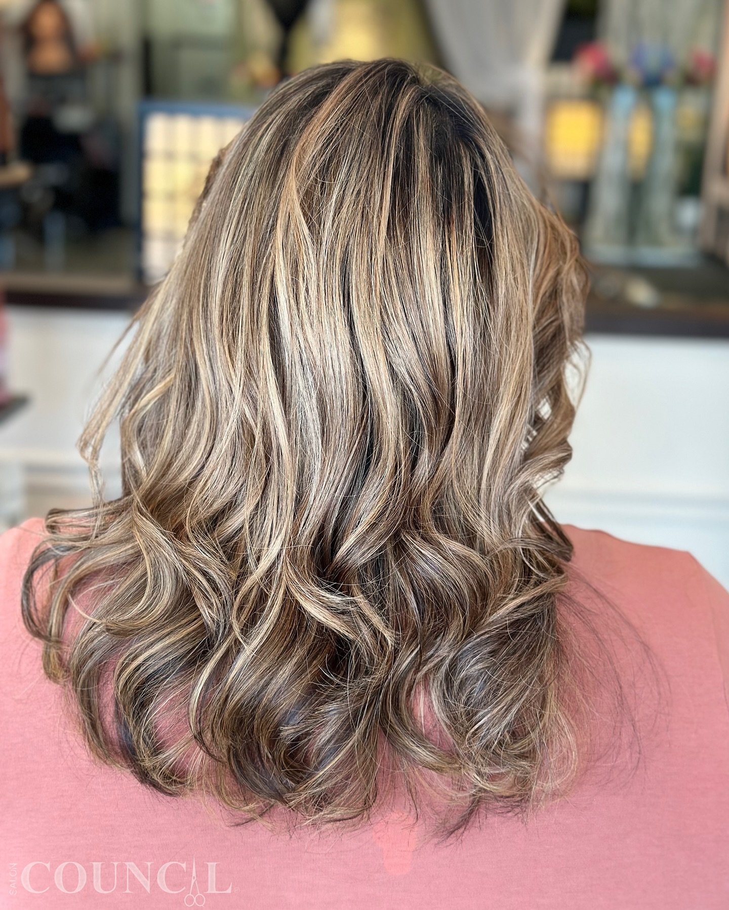 🎉#dimensionalcolor 
Elevate your look with a natural dimensional blonde balayage, perfect full toner, transformative Olaplex treatment, and a chic layered haircut styled with a blowdry! 
🪄Absolute hair magic! #DimensionalBlonde #StylishCuts

BALAYA